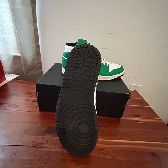 Nikes - Picture 5 of 10